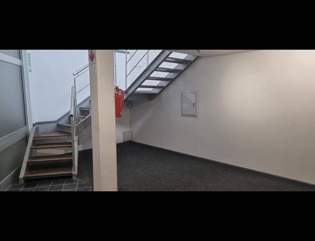 BUSINESS PROPERTY TO RENT IN MOWBRAY